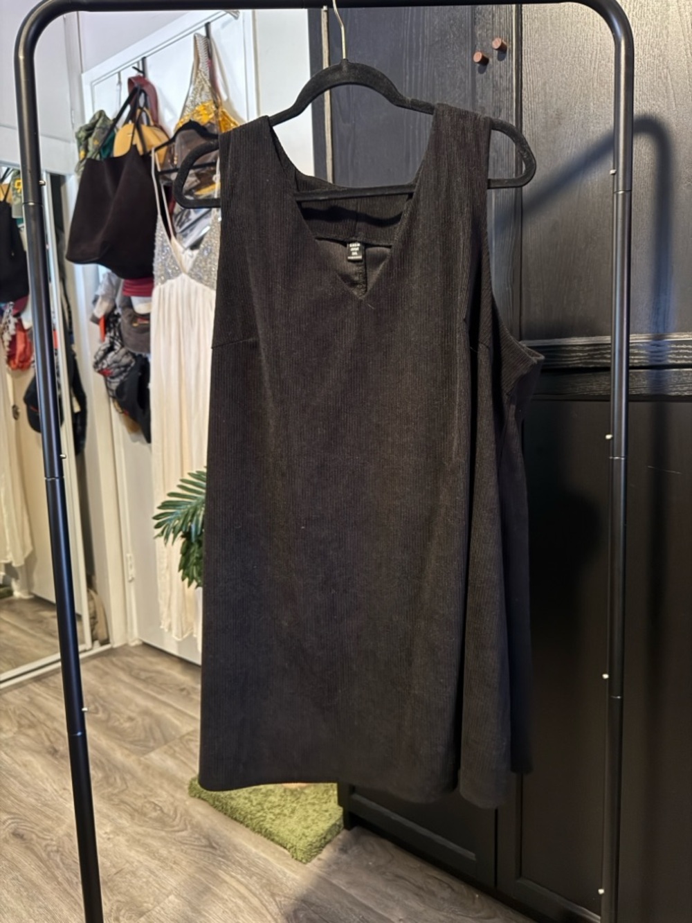 SHEIN Black V-Neck Sleeveless Mini Shift Dress